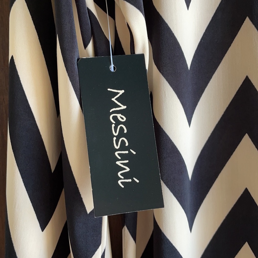 Messini Ladies size S dress with keyhole neckline and chevron stripes - Picture 15 of 17